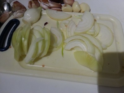 Zwiebeln zerhacken